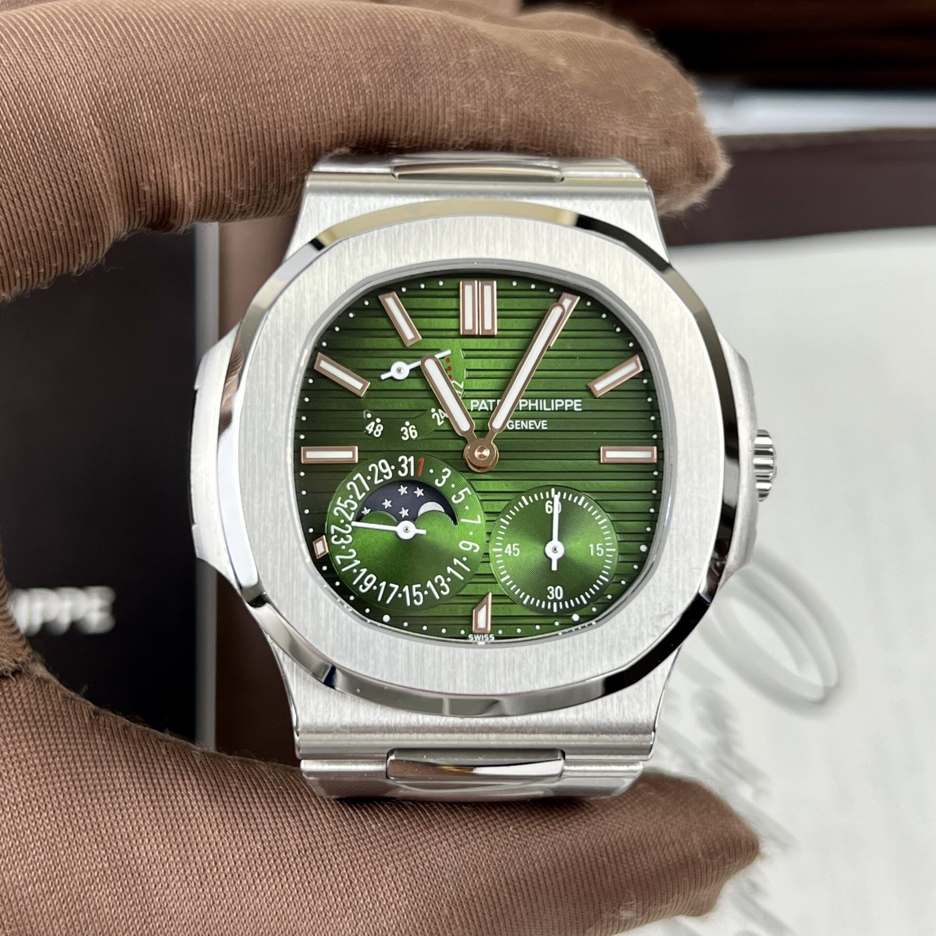 Patek Philippe Nautilus 5712 Replica 1:1 Watch Green Dial ZF 40mm - Soul Replicas