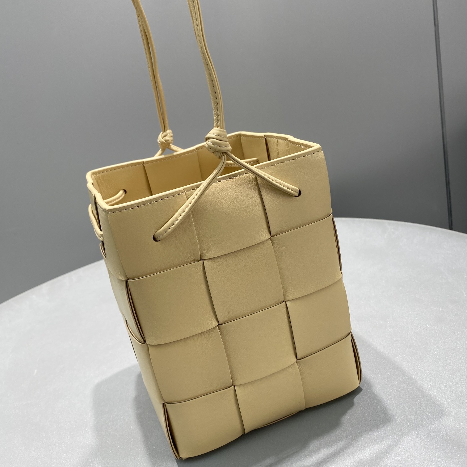 Bottega Veneta Mini Cassette Bucket Bag Beige. For Women. Women-s Bags 5.5in/14cm 680217VCQC49776 - Soul Replicas