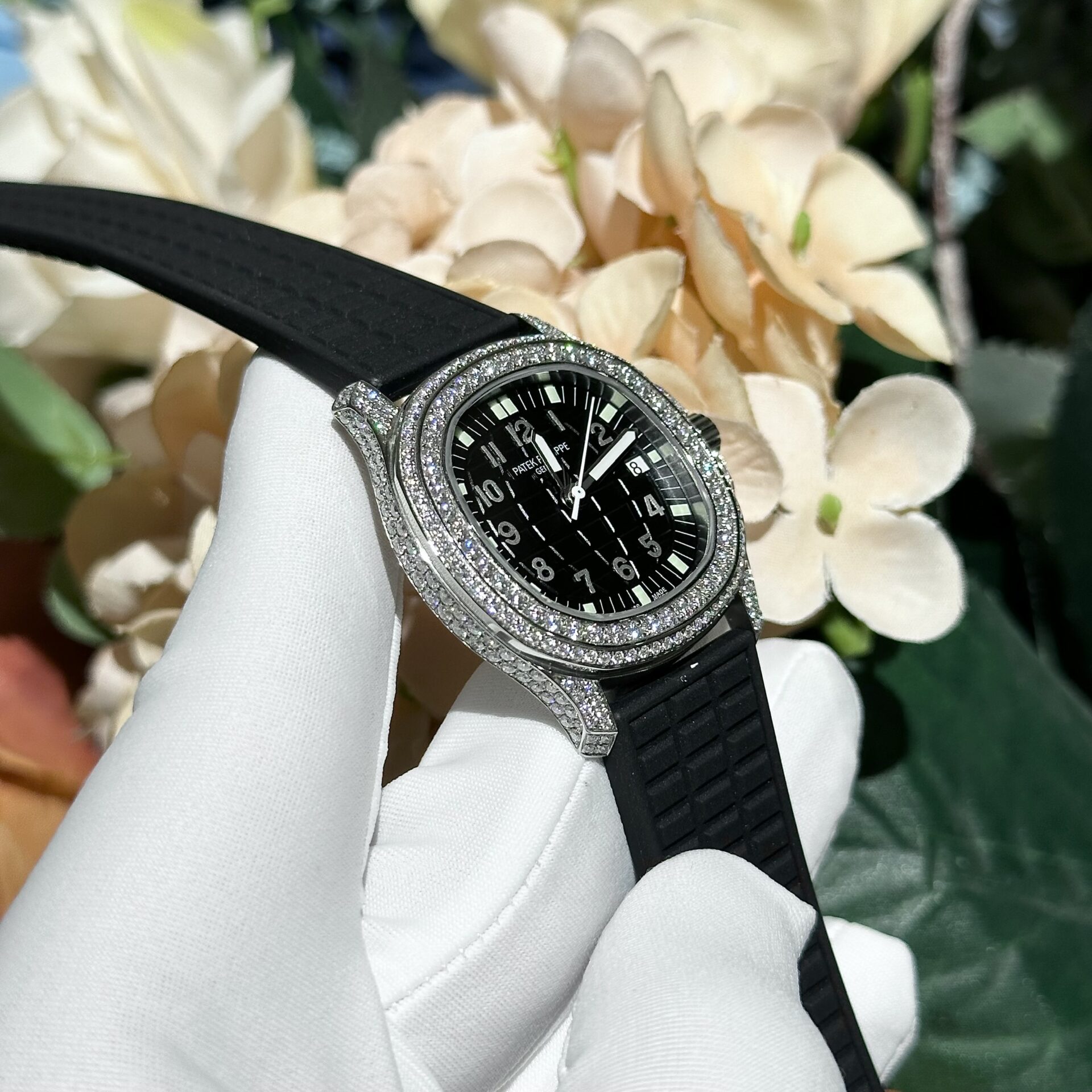 Patek Philippe Replica Watch Aquanaut 5069G Black Dial Custom Moissanite Diamonds 35.6mm - Soul Replicas