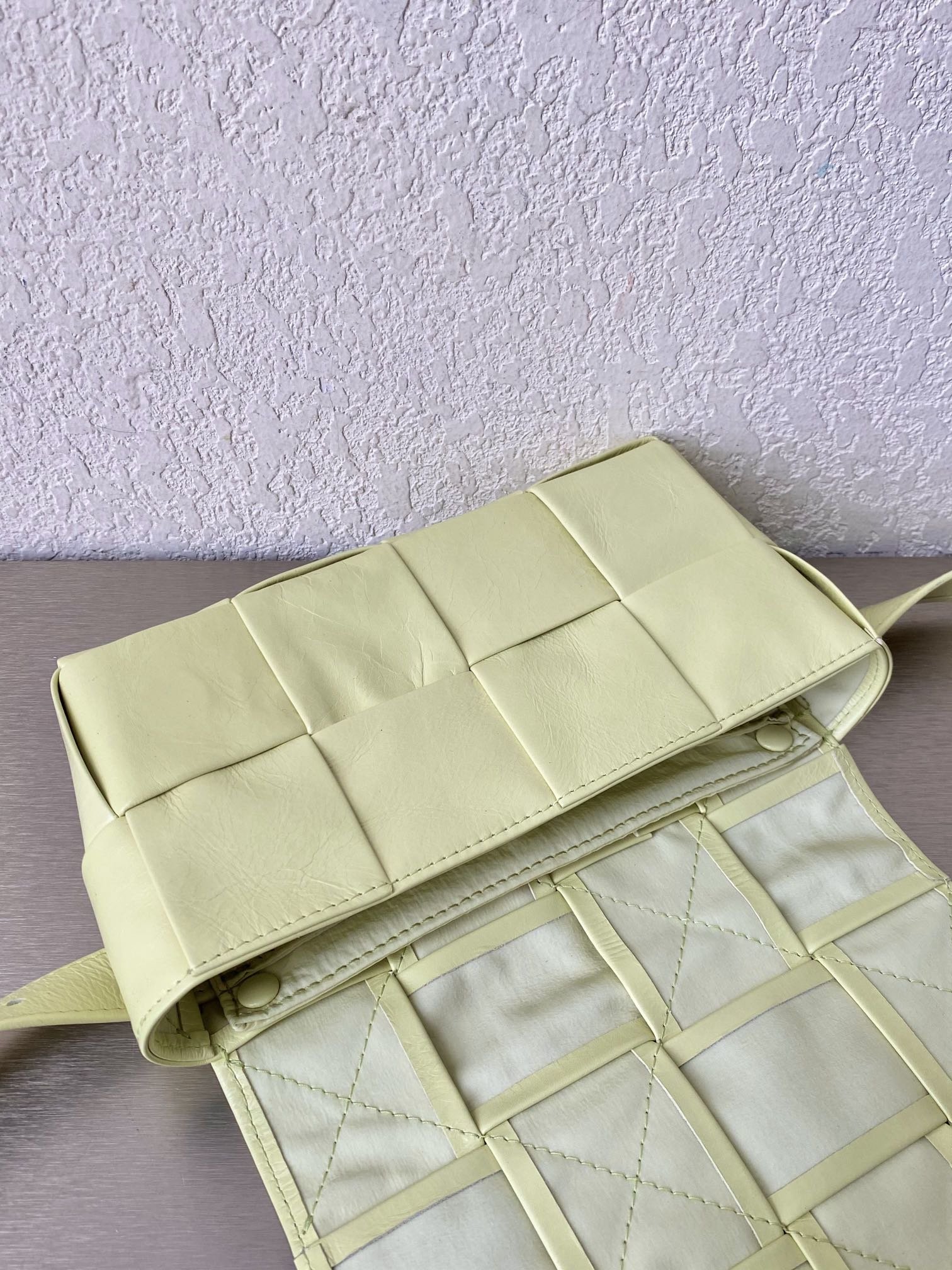 Bottega Veneta Cassette Belt Bag Lemon. For Women. Women-s Bags 7.1in/18cm 651053VCQ729413 - Soul Replicas