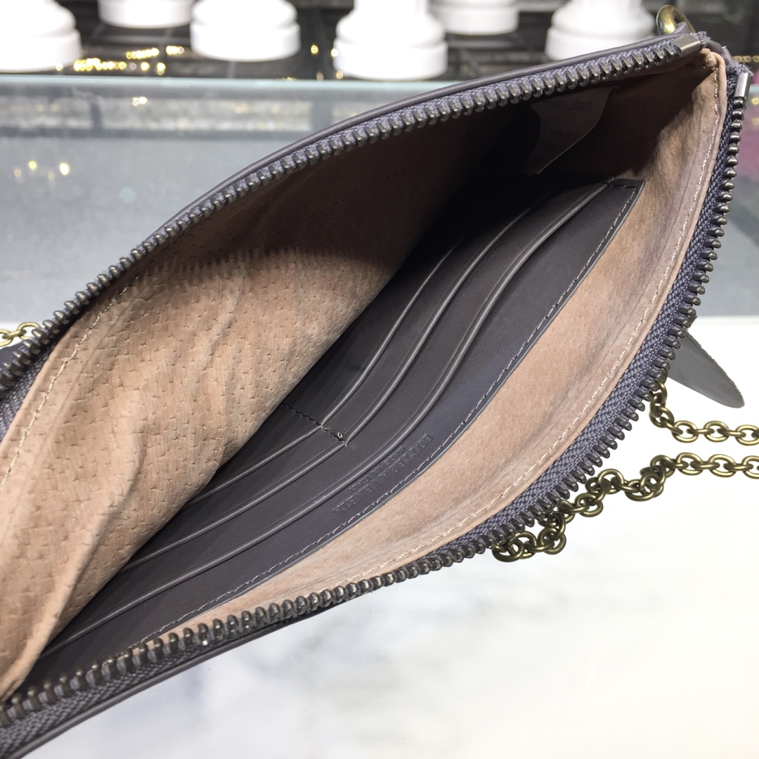 Bottega Veneta Chain Shoulder Bag Gray. For Women. Women's Bags 9.6in/24.5cm - Soul Replicas