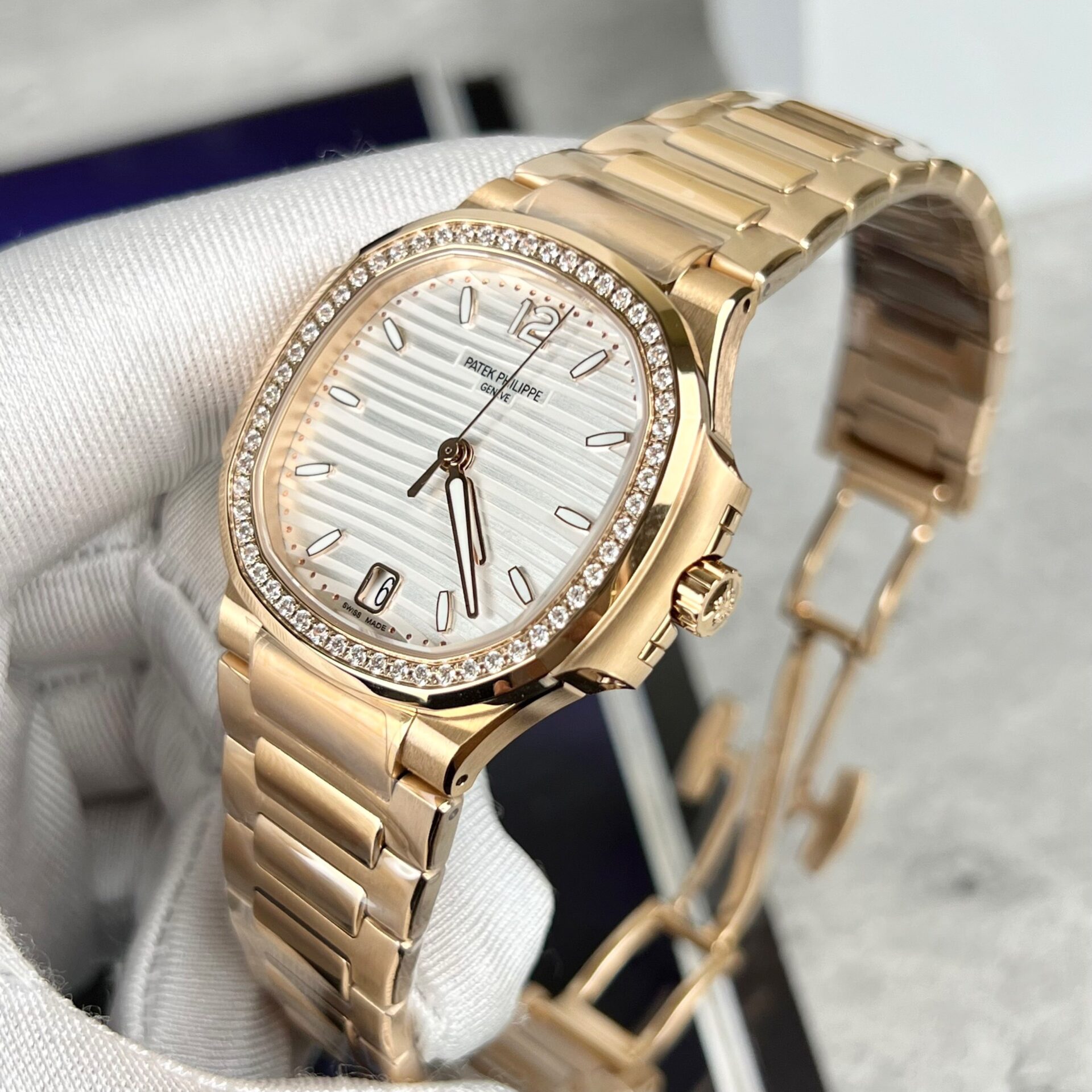 Patek Philippe Nautilus 7118 Replica Watch With Diamonds Bezel 3K Factory 35.2mm - Soul Replicas