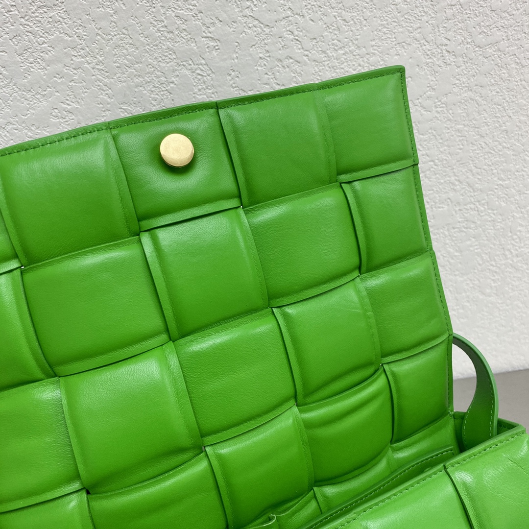 Bottega Veneta Padded Cassette Green. For Women. Women's Bags 10.2in/26cm 591970VCQR13724 - Soul Replicas