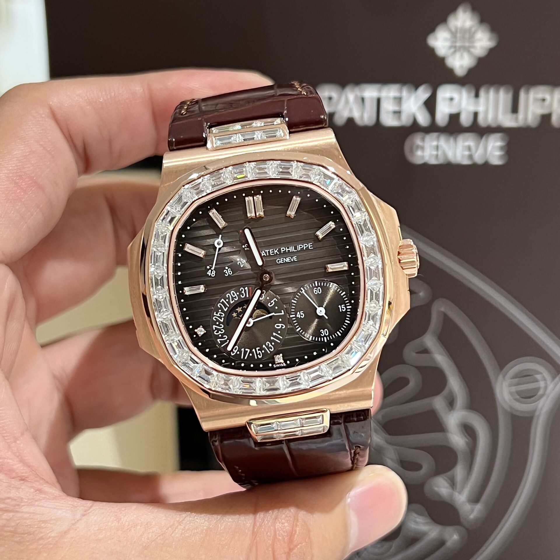 Patek Philippe Nautilus 5724R Gold Wrapped Moissanite Diamond Replica Watch 40mm - Soul Replicas