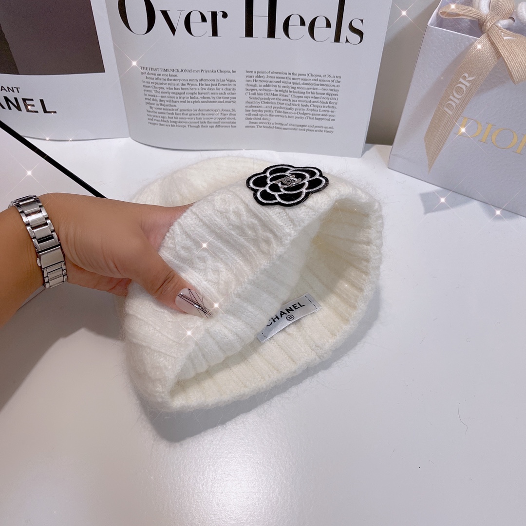 Chanel Beanie White - Soul Replicas