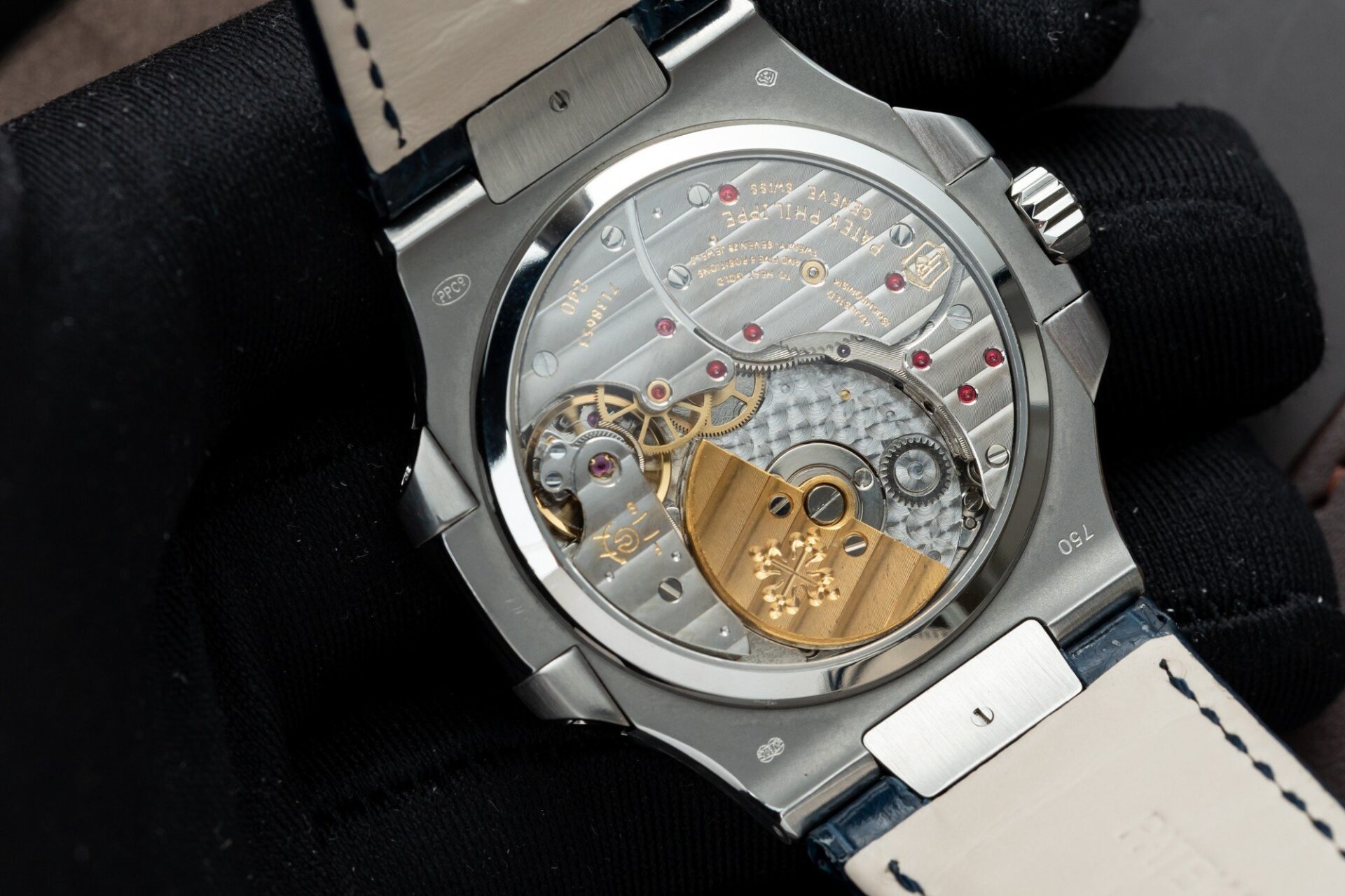 Patek Philippe Nautilus 5724G Replica Watch Blue GRF 40mm - Soul Replicas