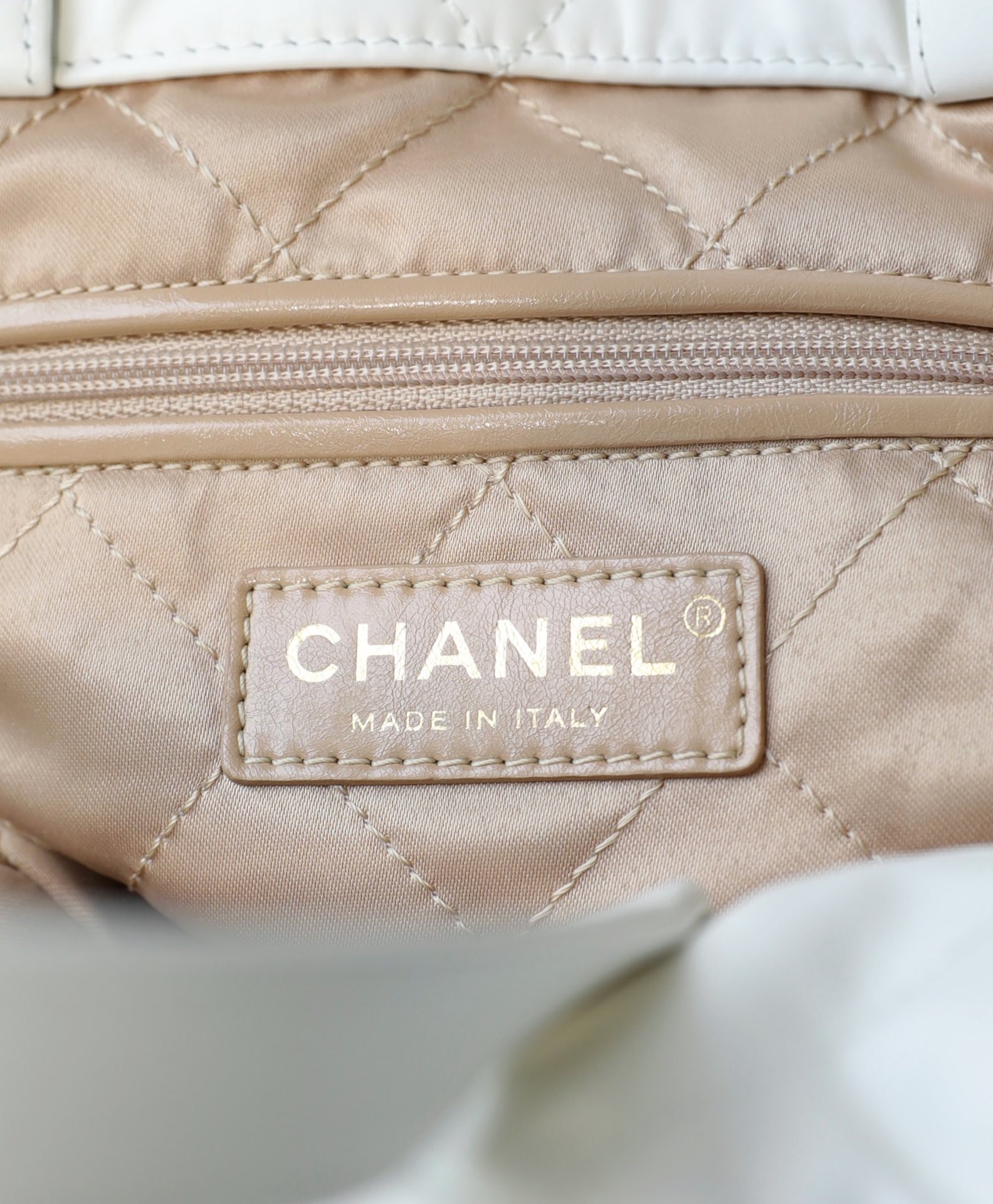 ChanelLarge Chanel22 Backpack White For Women. Women-s Bags 19.9in/51cm AS3313 B08037 10601 - Soul Replicas