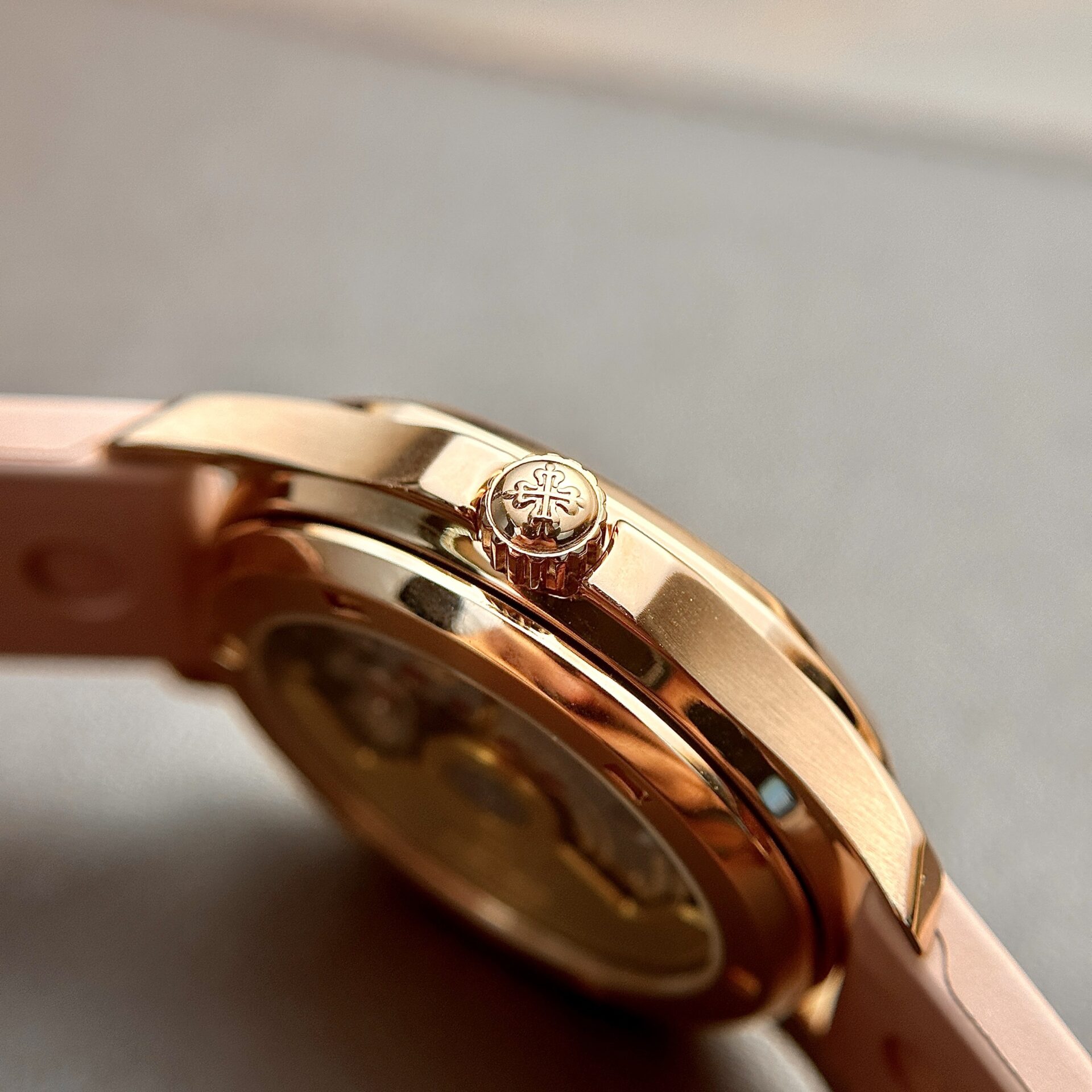 Patek Philippe Aquanaut 5072R Replica Watch Pink Strap Mother-Of-Pearl Dial 35.6mm - Soul Replicas