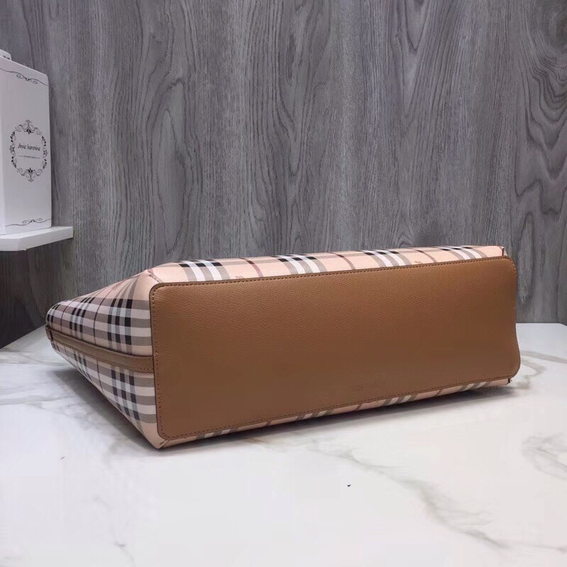 Burberry Reversible Tote Haymarket Canvas Medium For Women. Women-s Bags 19.3in/49cm - Soul Replicas