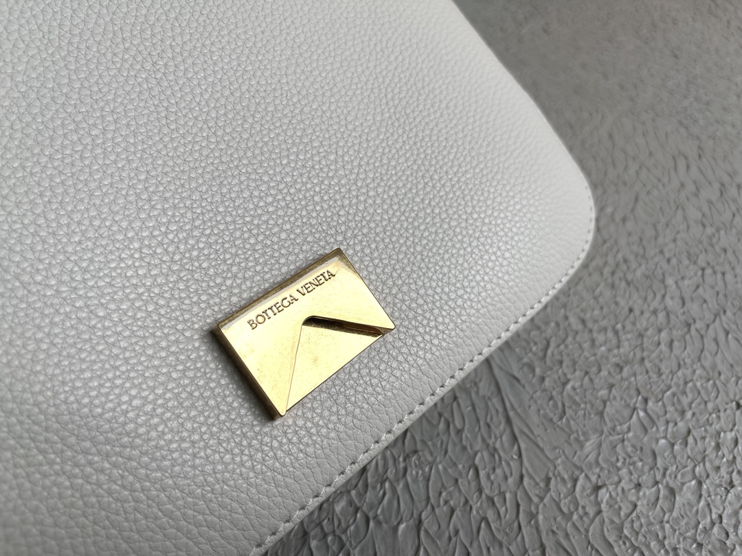 Bottega Veneta Mount White. For Women. Women's Bags 8.3in/21cm 667399V12M09009 - Soul Replicas