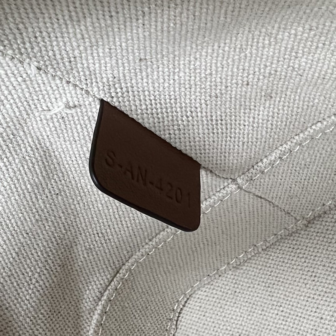 Celine Small Bucket Cuir Triomphe In Textile Natural / Tan For Women 9in/22cm 198242EFL.02NT - Soul Replicas