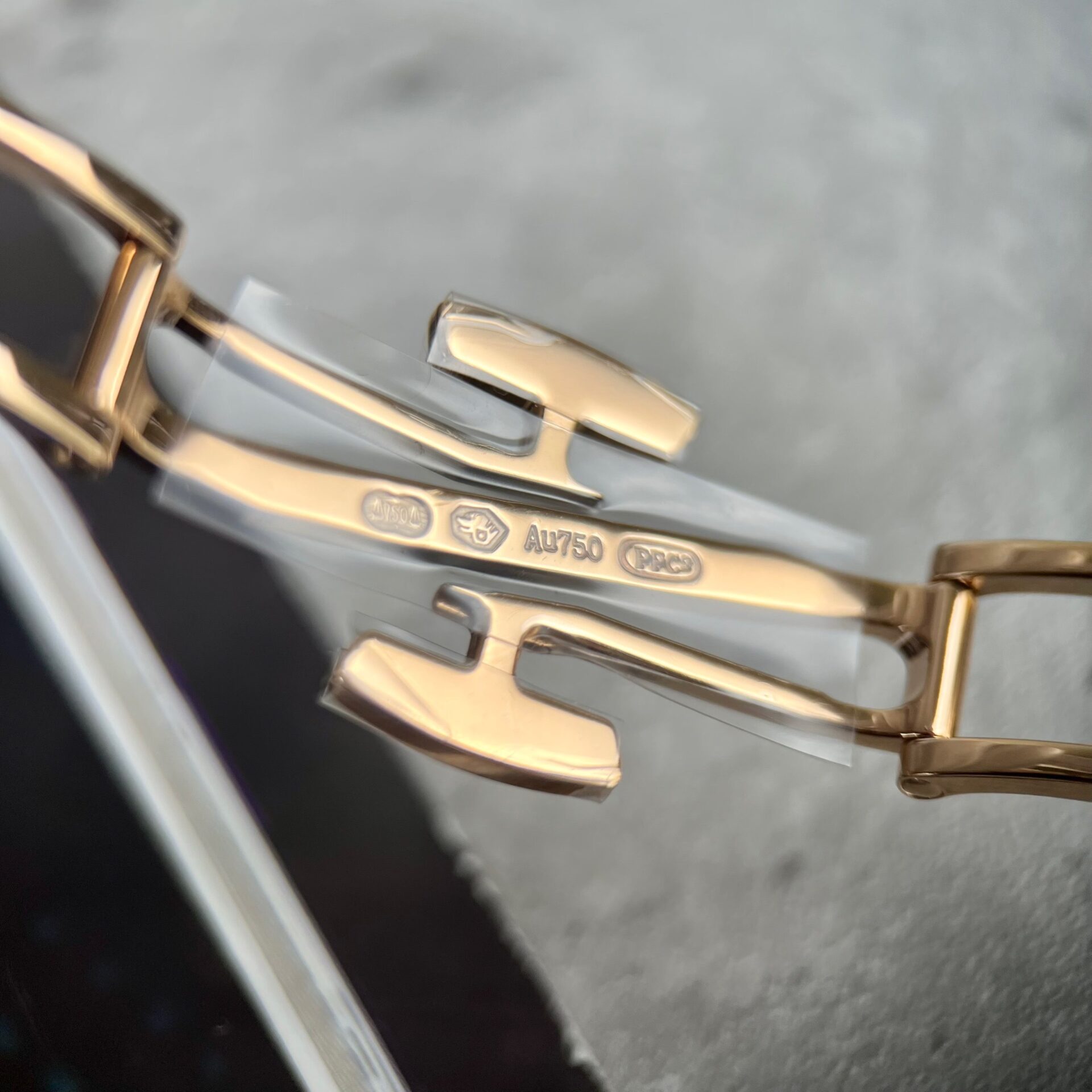 Patek Philippe Nautilus 7118 Replica Watch With Diamonds Bezel 3K Factory 35.2mm - Soul Replicas