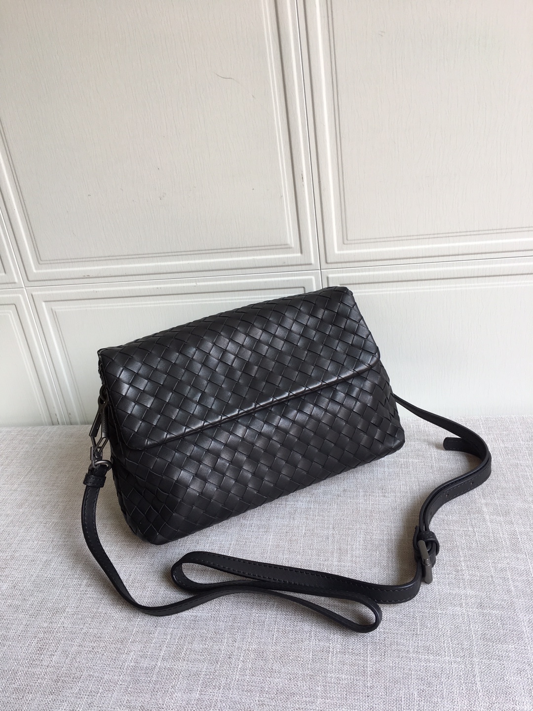 Bottega Veneta Classic Intrecciato Black. For Women. Women's Bags 8.9in/22.5cm - Soul Replicas