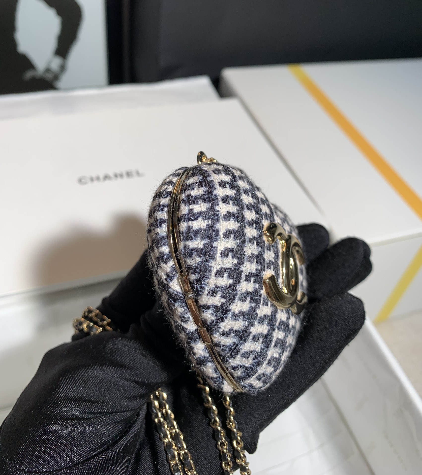 ChanelLong Necklace Bag Beige And White For Women. Women-s Bags 3in/7.6cm AB9485 B09330 NK599 - Soul Replicas