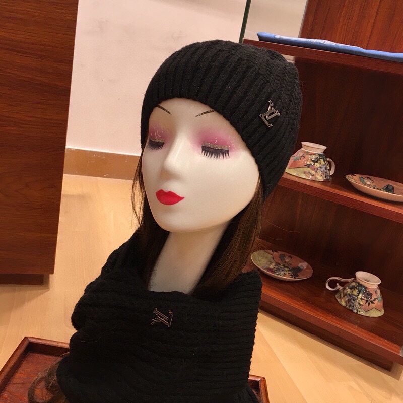 Louis Vuitton Beanie & Scarf Set In Black - Soul Replicas