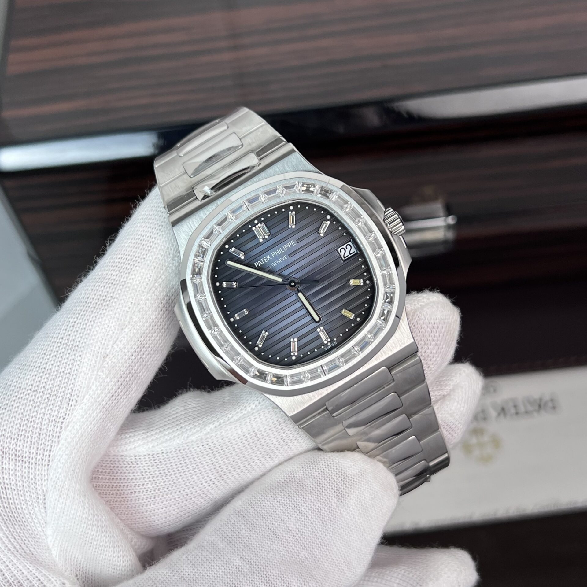 Patek Philippe Nautilus 5723 Replica 1:1 Watch Blue Dial Diamond 40mm - Soul Replicas