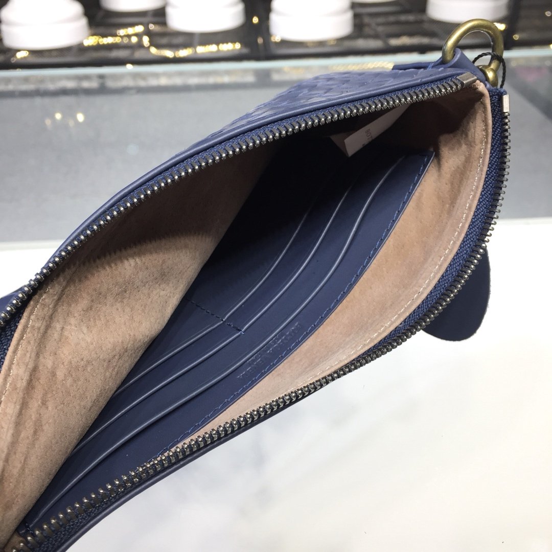 Bottega Veneta Chain Shoulder Bag Blue. For Women. Women's Bags 9.6in/24.5cm - Soul Replicas