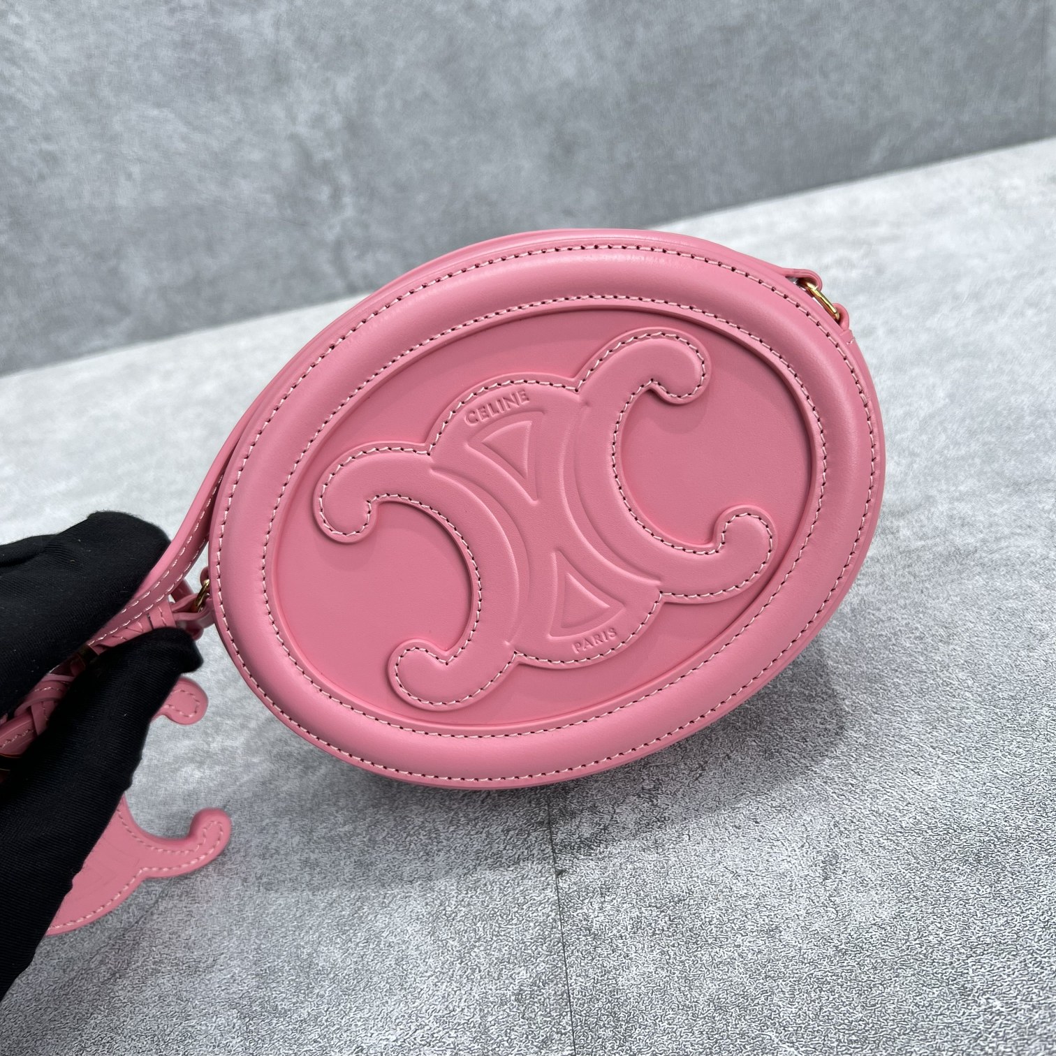 Celine Crossbody Oval Purse Cuir Triomphe PiNike For Women 6in/16cm 10I703DPQ.27LK - Soul Replicas