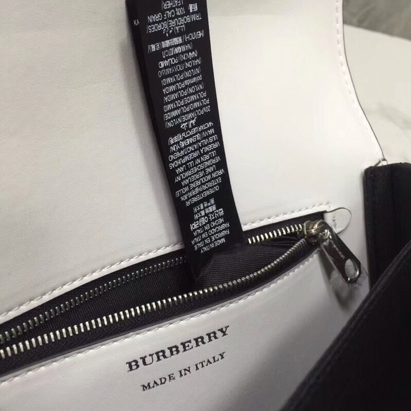 Burberry 1983 Check LiNike Bag White For Women. Women-s Bags 9in/23cm - Soul Replicas