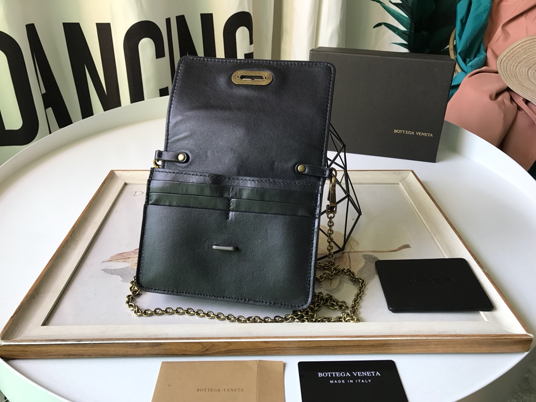 Bottega Veneta Crossbody Black. For Women. Women-s Bags 6.9in/17.5cm - Soul Replicas