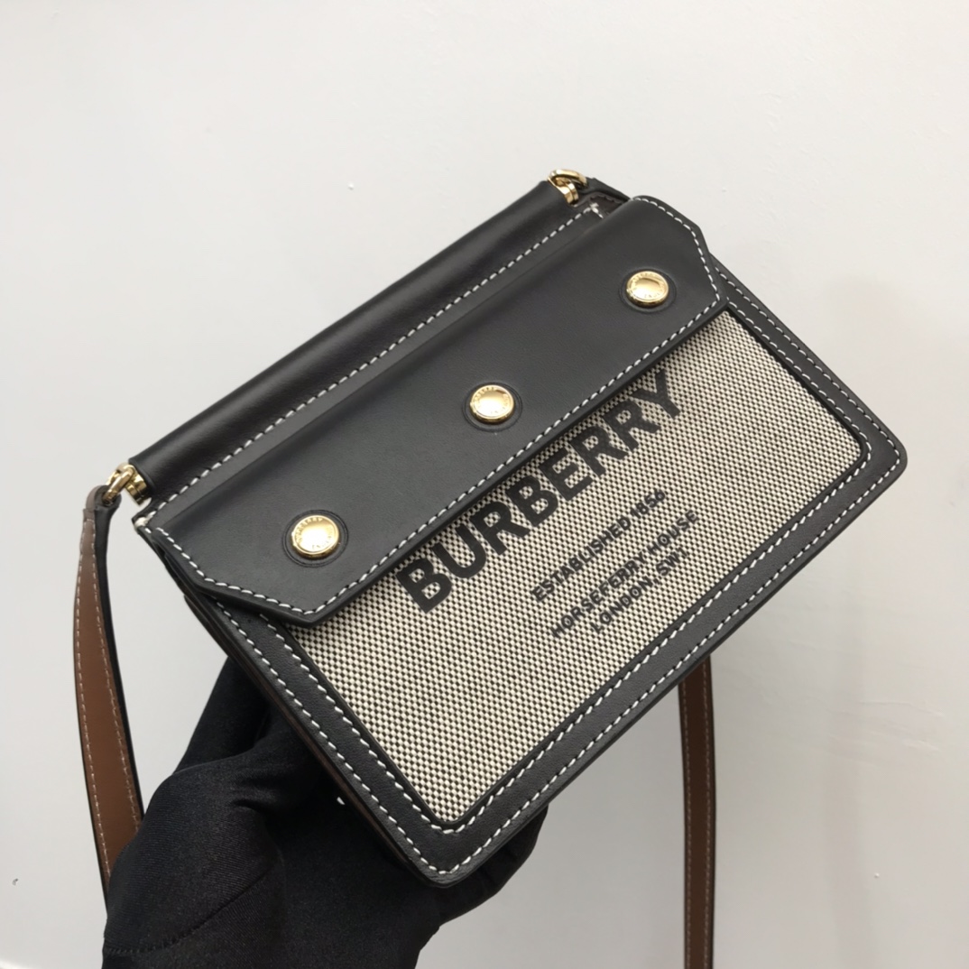 Burberry Mini Horseferry Print Title Bag With Pocket Detail Black For Women. Women-s Bags 7.5in/19cm 80428521 - Soul Replicas