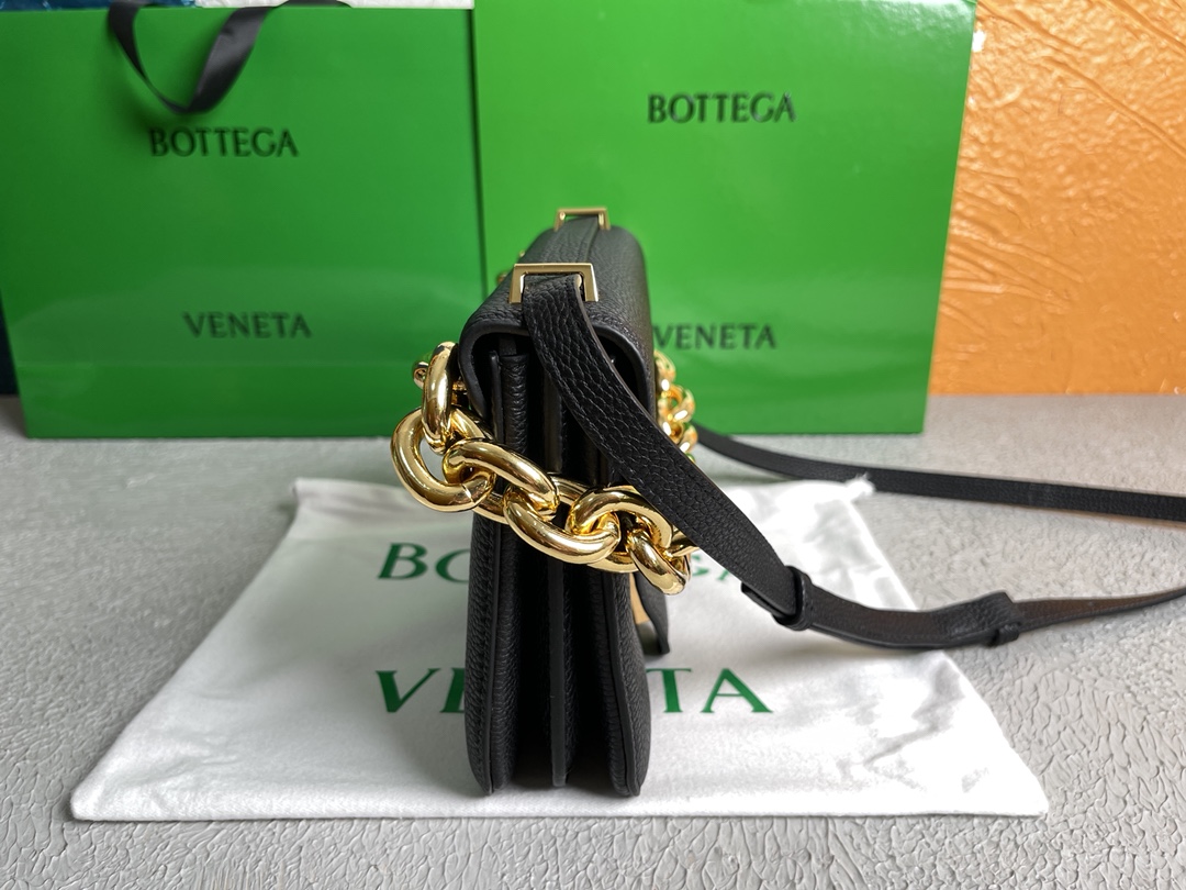 Bottega Veneta Mount Black. For Women. Women's Bags 8.3in/21cm 667399V12M08425 - Soul Replicas