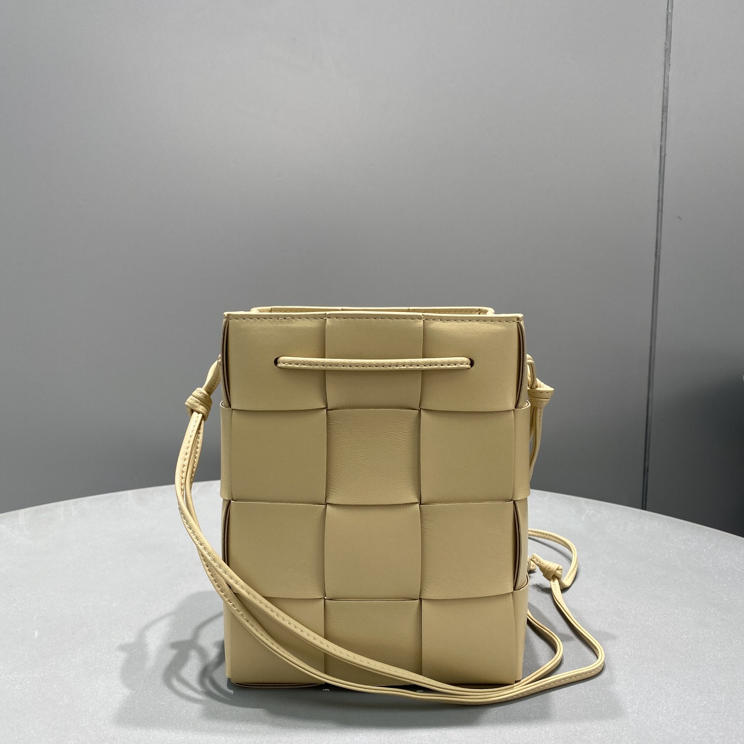 Bottega Veneta Mini Cassette Bucket Bag Beige. For Women. Women-s Bags 5.5in/14cm 680217VCQC49776 - Soul Replicas