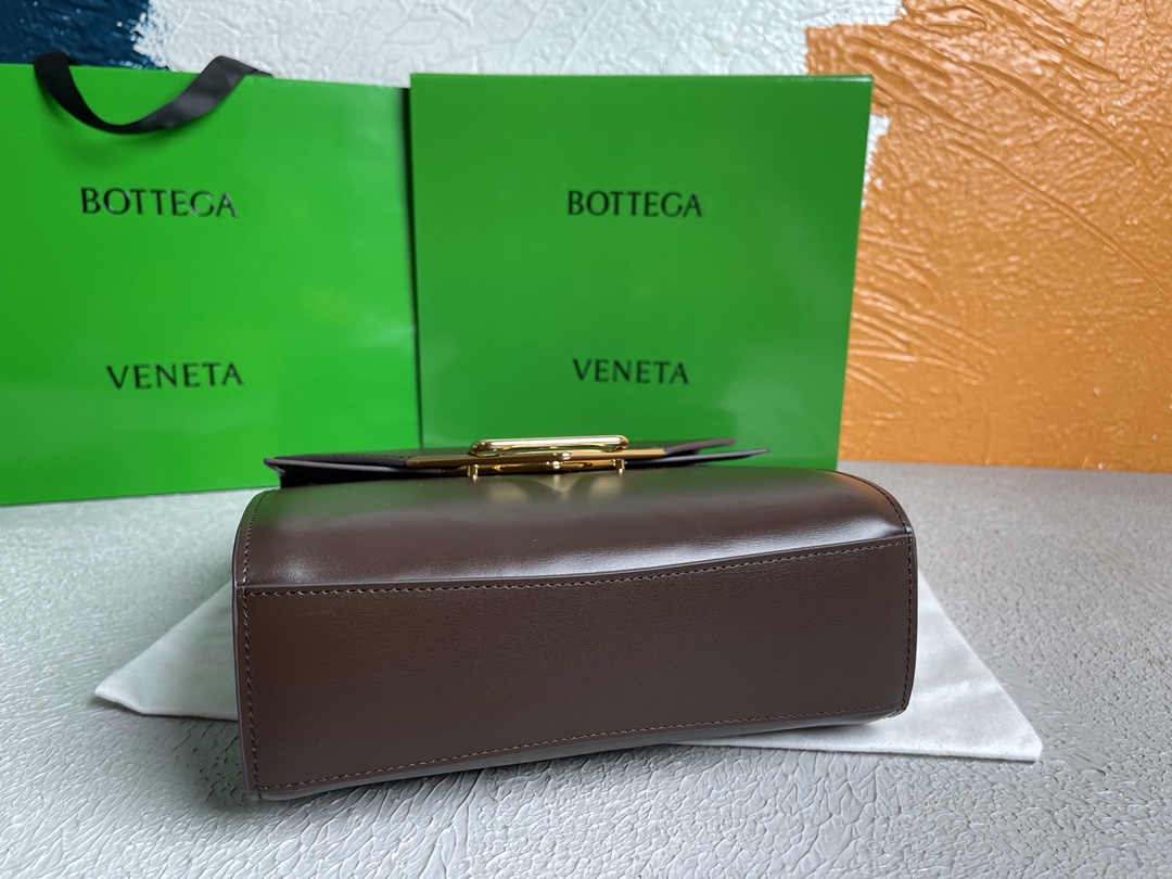 Bottega Veneta Clip Bag Brown. For Women. Women's Bags 9in/23cm - Soul Replicas