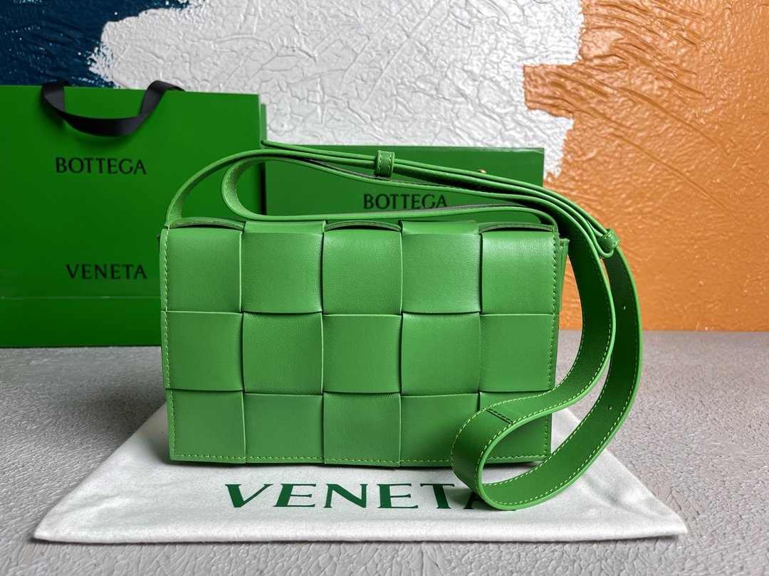 Bottega Veneta Cassette Parakeet. For Women. Women's Bags 9.1in/23cm 578004VMAY13724 - Soul Replicas