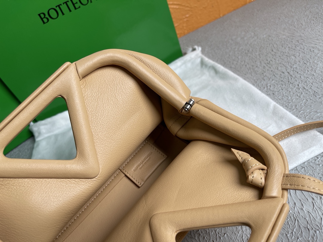 Bottega Veneta Point Brown. For Women. Women's Bags 8.6in/22cm - Soul Replicas