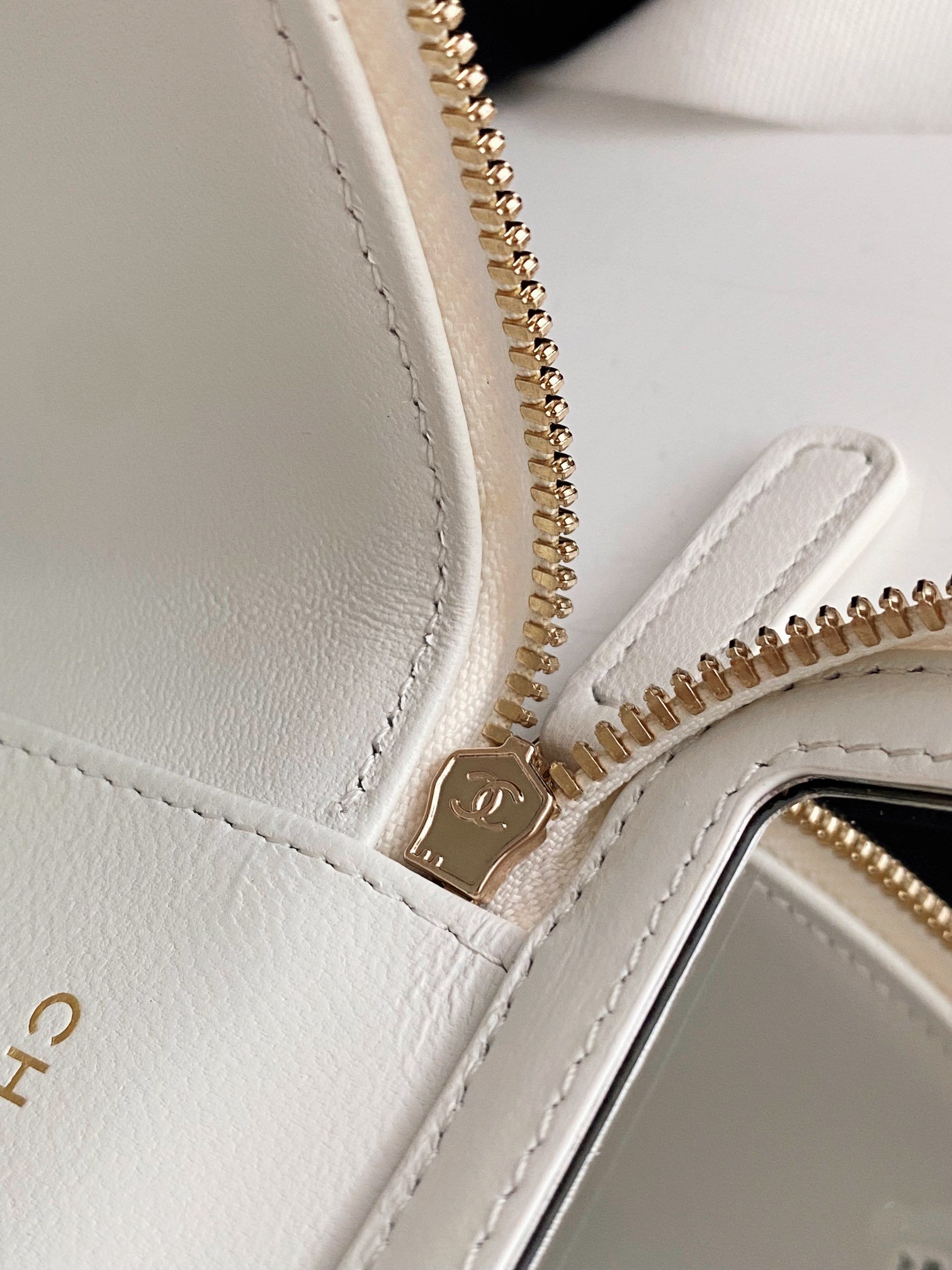 ChanelSmall Vanity With Chain White For Women. Women-s Bags 4.3in/11cm - Soul Replicas