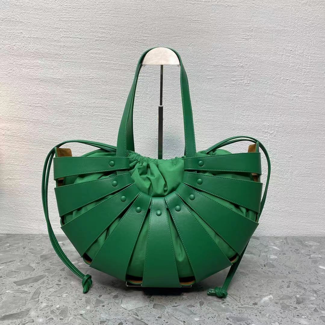 Bottega Veneta Medium Shoulder Bag Green. For Women. Women's Bags 8.6in/22cm - Soul Replicas