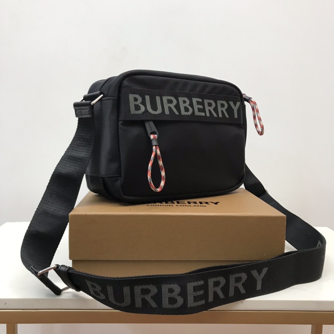 Burberry Logo Detail Nylon Crossbody Bag Black For Men. Men-s Bags 8.7in/22cm - Soul Replicas
