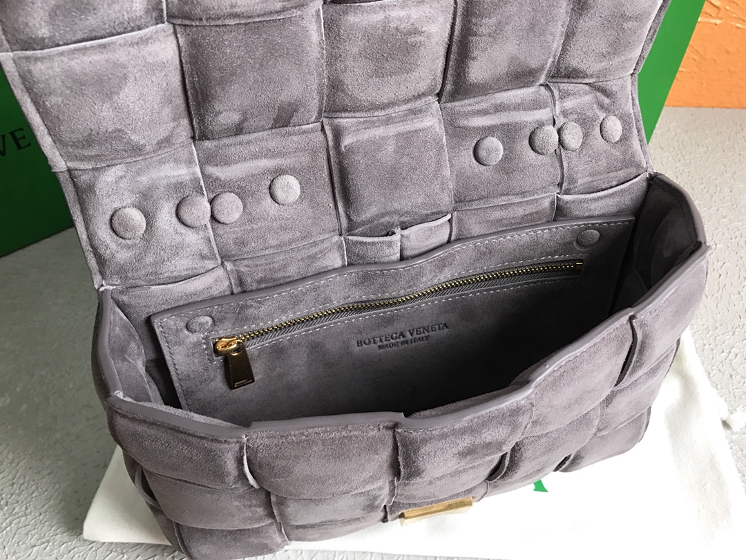 Bottega Veneta Chain Cassette Gray. For Women. Women's Bags 10.2in/26cm - Soul Replicas