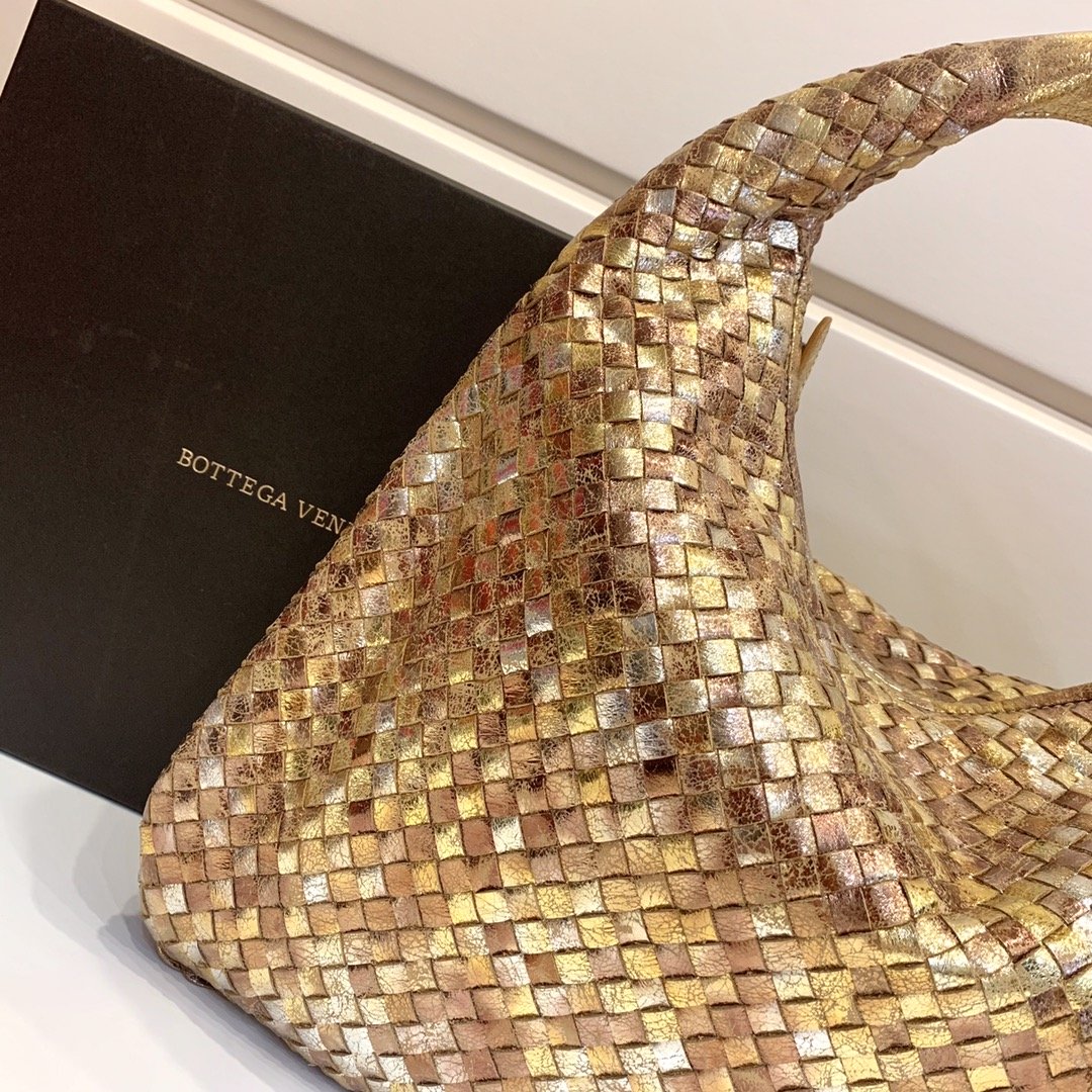 Bottega Veneta Hobo Bag Gold. For Women. Women-s Bags 16.9in/43cm - Soul Replicas