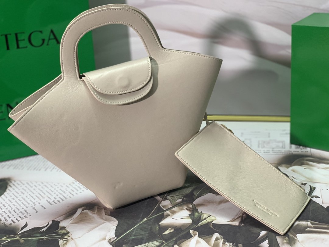 Bottega Veneta Handle Bag White. For Women. Women's Bags 12.6in/32cm - Soul Replicas