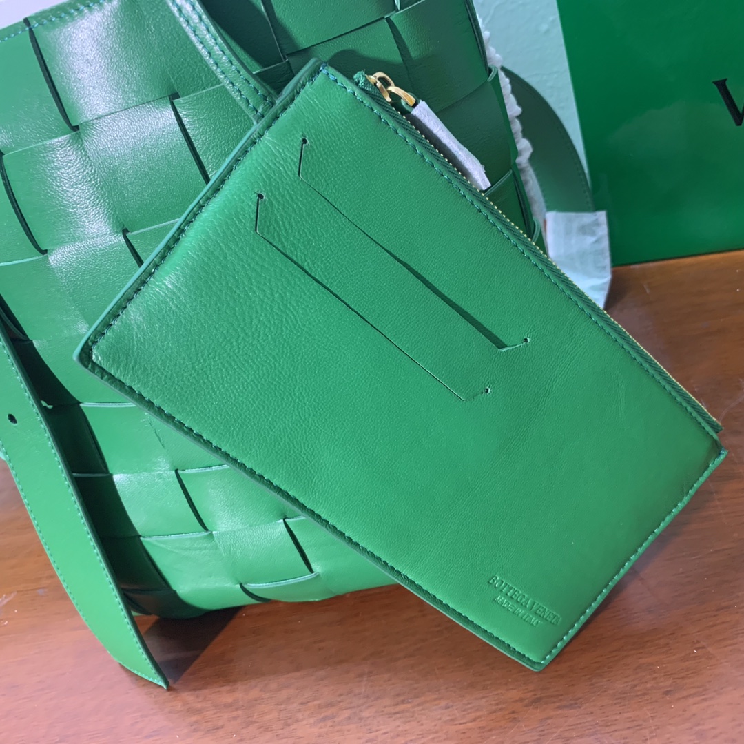 Bottega Veneta Shoulder Bag Nappa Green. For Women. Women's Bags 12.9in/33cm - Soul Replicas