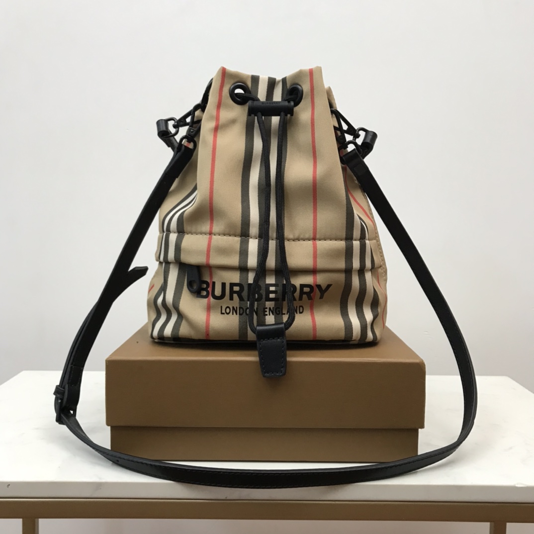 Burberry Icon Stripe Nylon Drawcord Pouch Archive Beige For Women. Women-s Bags 7.7in/19.5cm - Soul Replicas