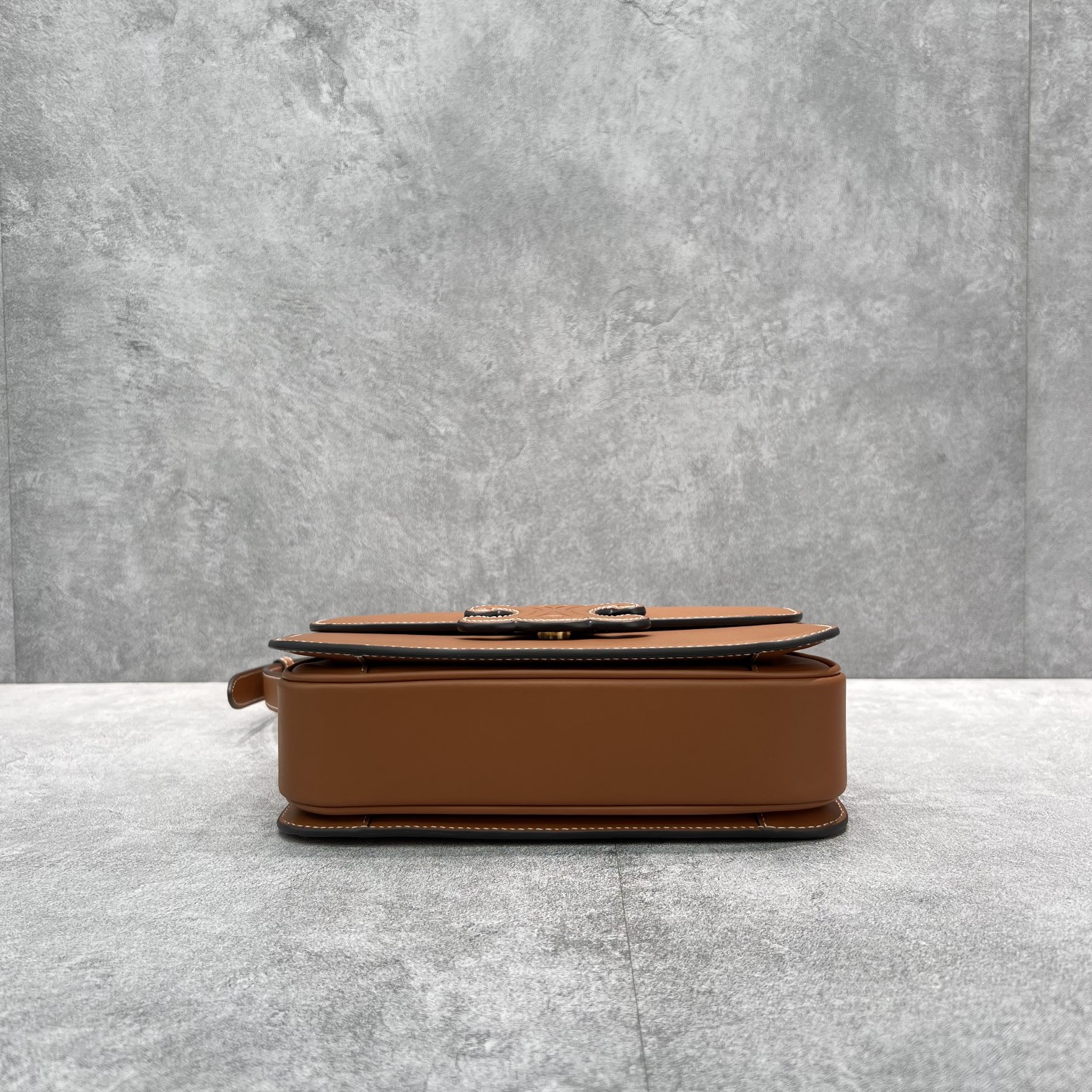 Celine Classique Cuir Triomphe Bag Tan For Women 9in/22cm 199223BFN.04LU - Soul Replicas