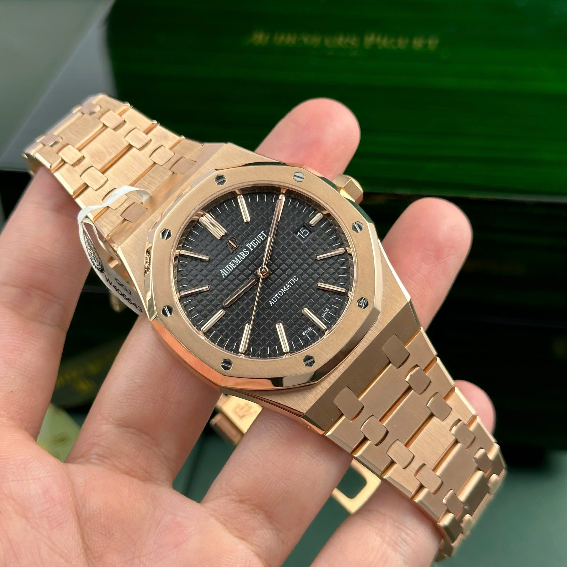 Audemars Piguet Replica Watch Royal Oak 15400 Gold Wrapped Black Dial ZF 41mm - Soul Replicas