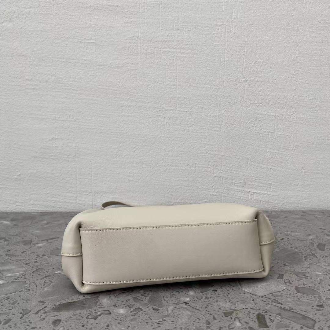 Bottega Veneta Point White. For Women. Women's Bags 8.6in/22cm 658476VCP409137 - Soul Replicas