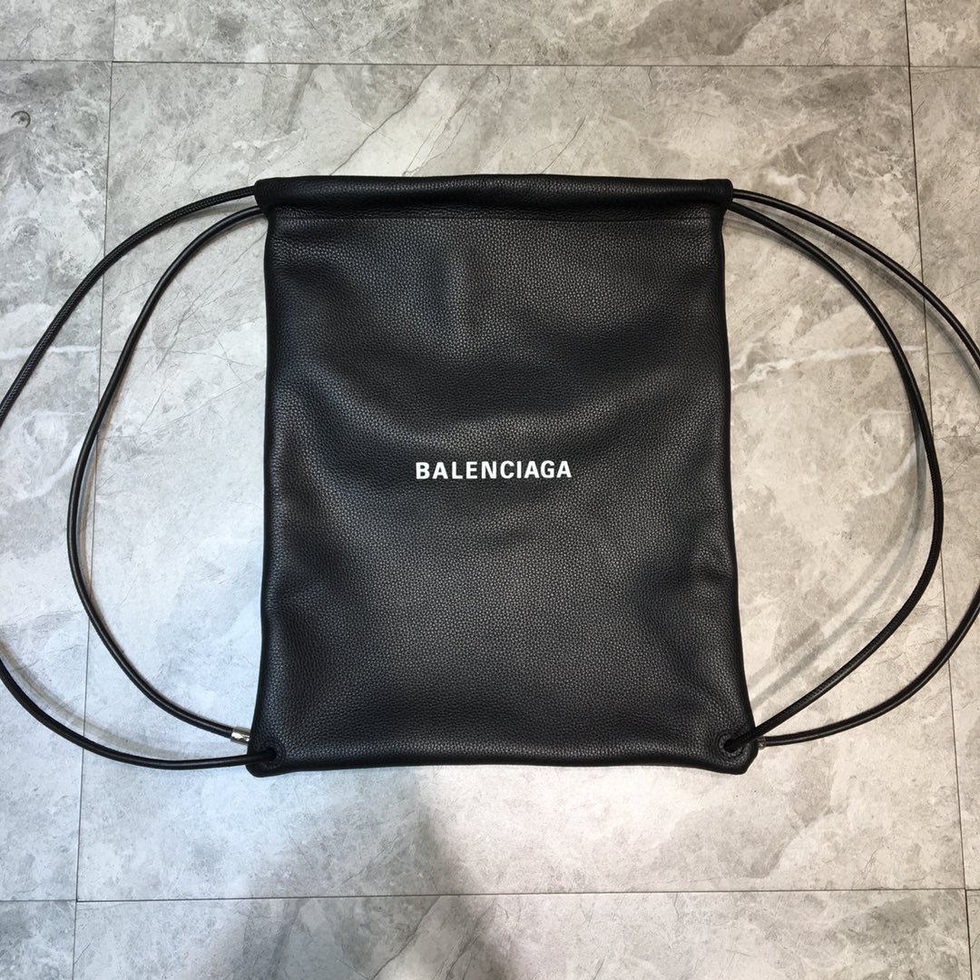 Balenciaga Everyday Drawstring Backpack In Black. For Women. Women-s Bags 18.5in/47cm - Soul Replicas
