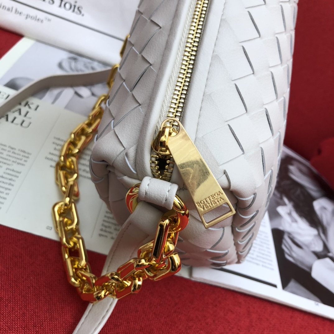 Bottega Veneta Crossbody Bag White. For Women. Women-s Bags 9.4in/24cm - Soul Replicas