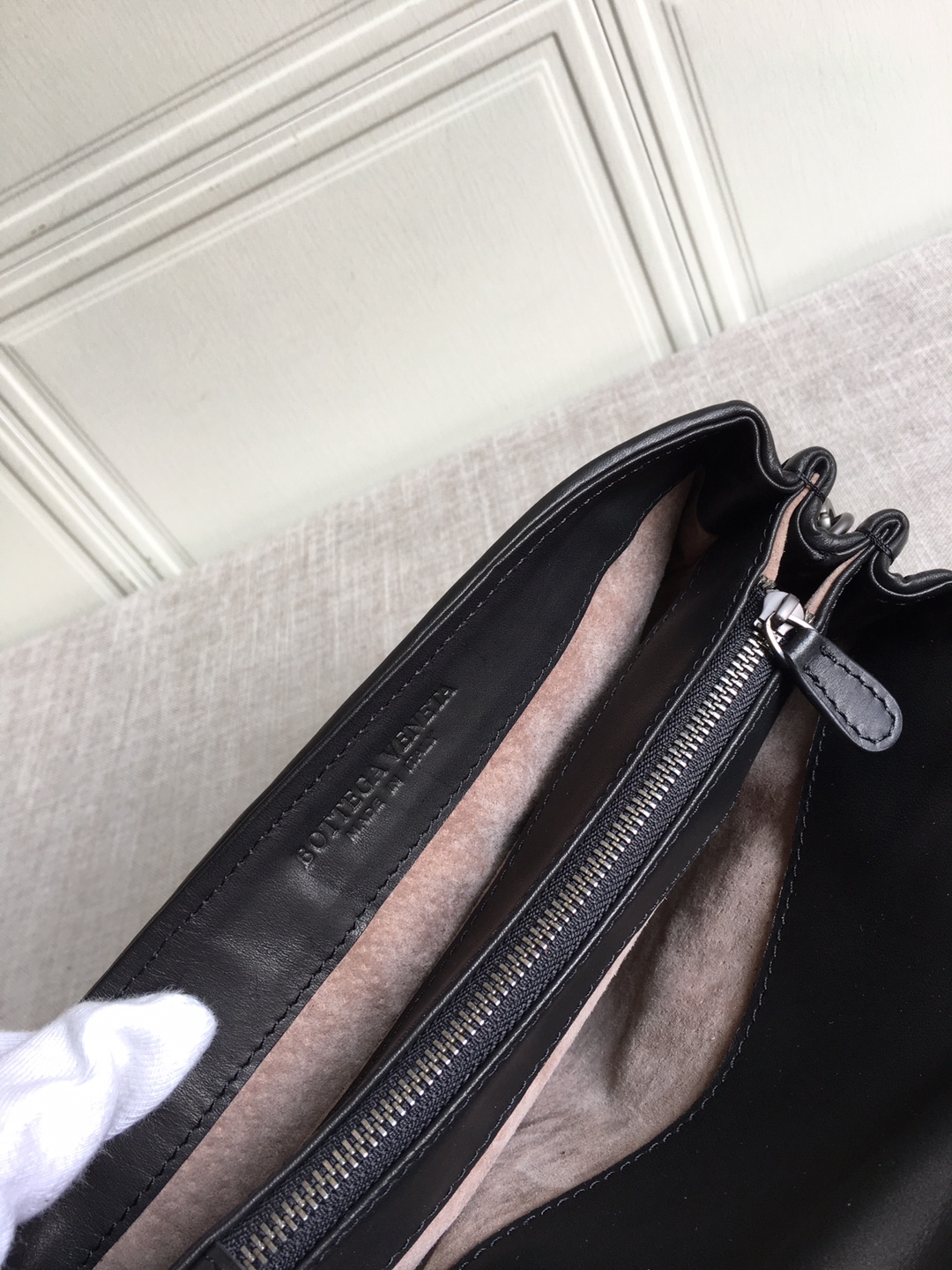 Bottega Veneta Classic Intrecciato Black. For Women. Women's Bags 8.9in/22.5cm - Soul Replicas