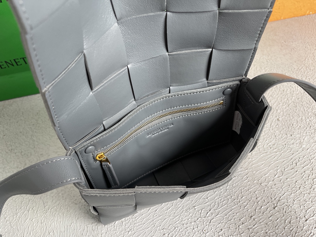 Bottega Veneta Cassette Thunder. For Women. Women's Bags 9.1in/23cm 578004VMAY11242 - Soul Replicas