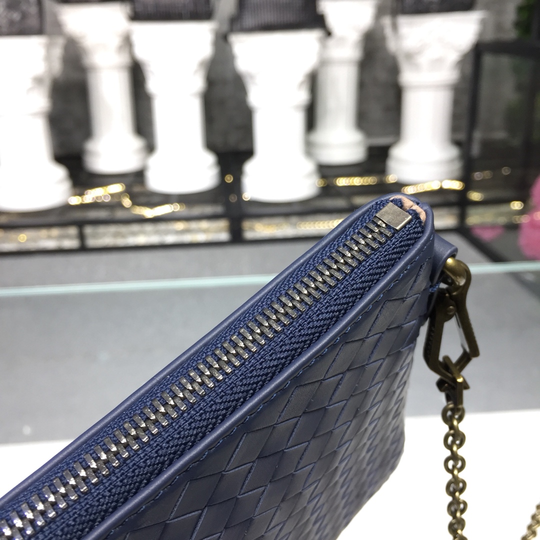 Bottega Veneta Chain Shoulder Bag Blue. For Women. Women's Bags 9.6in/24.5cm - Soul Replicas