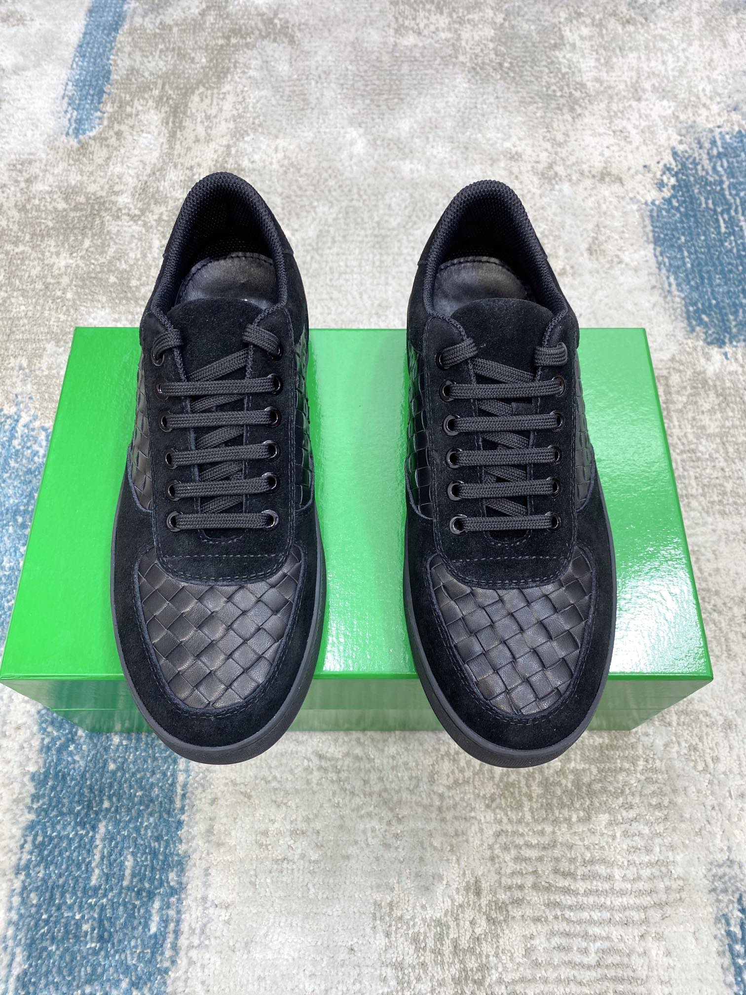 Bottega Veneta Men's With Wave Line Sneakers Black For Men - Soul Replicas