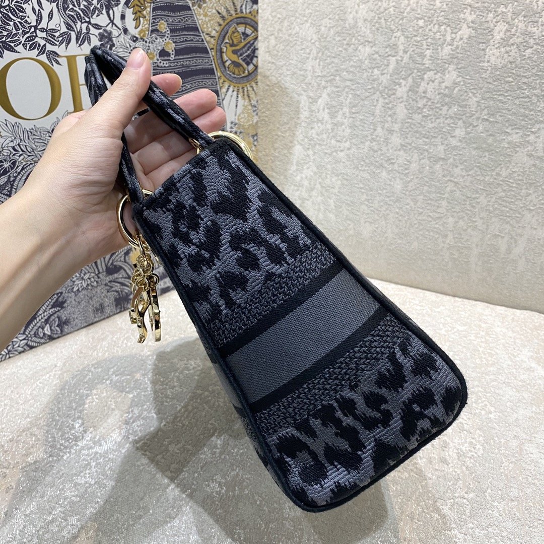 Christian Dior Medium Dior Lady D-Lite Bag Blue and Black Mizza Embroidery. Blue and Black. For Women Women-s Handbags. Crossbody Bags. 24cm CD M0565ORHM_M962 - Soul Replicas