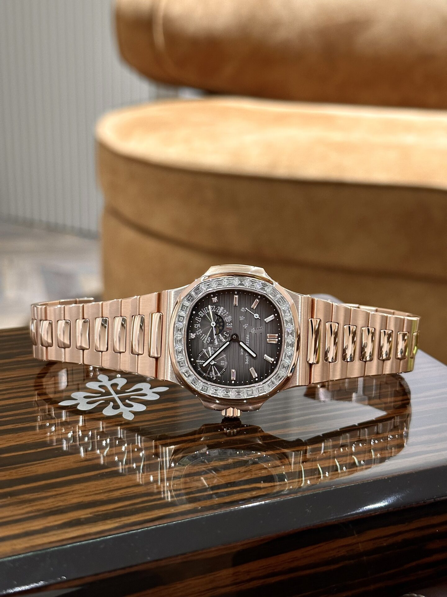 Patek Philippe Nautilus 5724 Replica Watch Gold Wrapped Diamond Moissanite 40mm - Soul Replicas