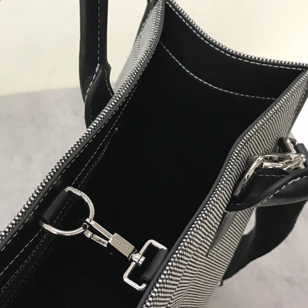 Burberry Horseferry Print Cotton Canvas Tote Black/Grey For Women. Women's Bags. Shoulder And Crossbody Bags 14in/ 35.5cm BUR 80508141 - Soul Replicas